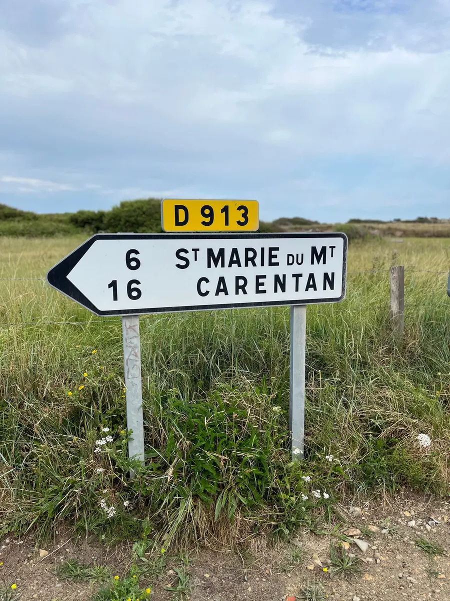 A French road sign listing Sainte-Marie-du-Mont, Brécourt and neighbouring villages.